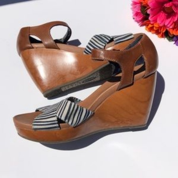 Dr. Scholl's Melody Wedge Sandals - Picture 4 of 5